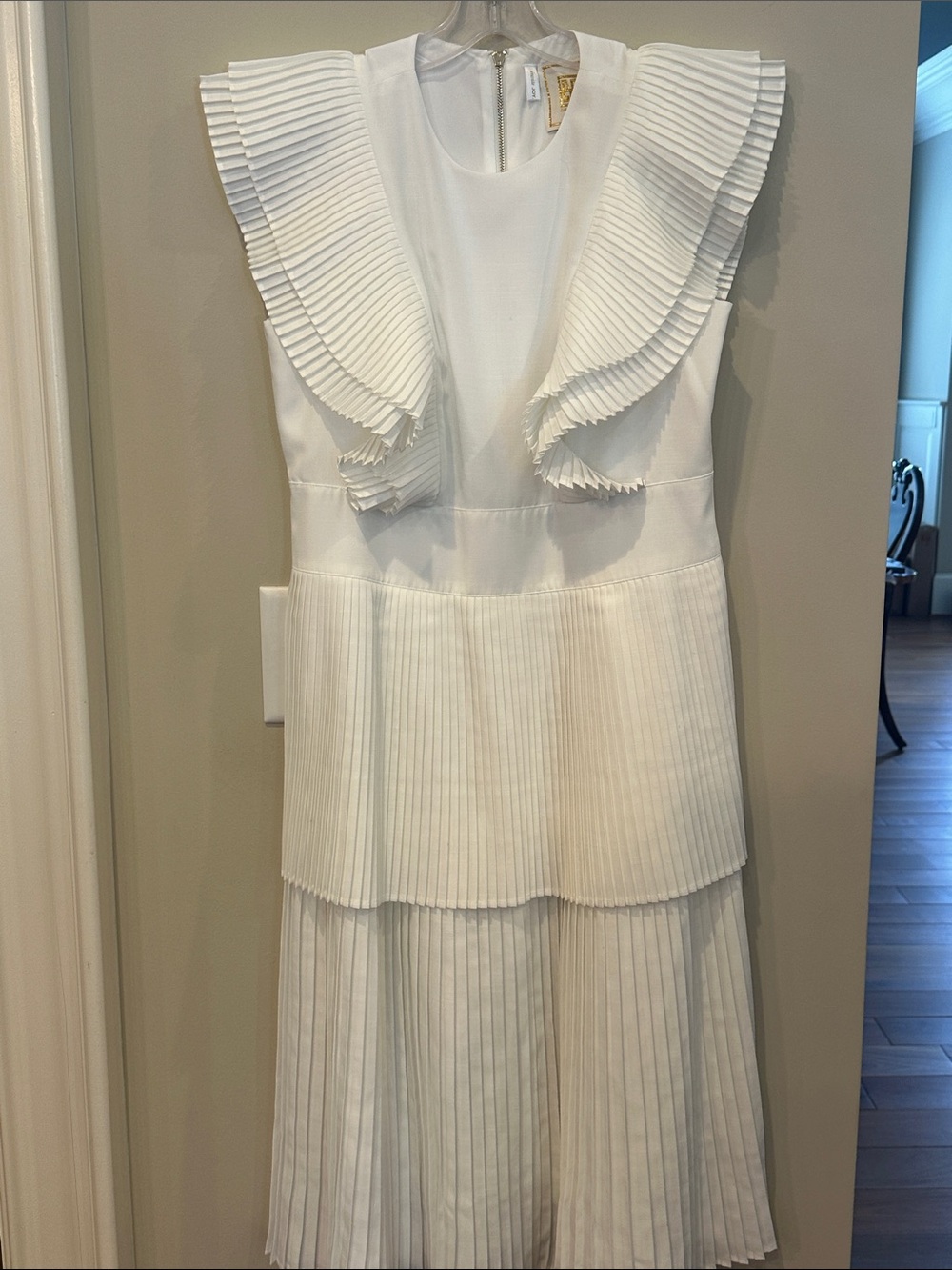 Elegant White Pleated Sleeveless Dress